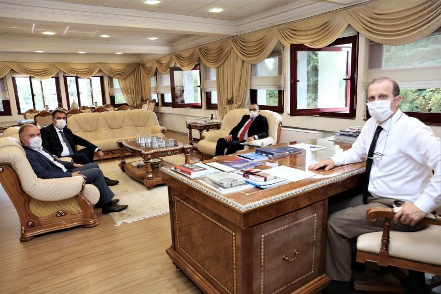 Sürmene Kaymakamı Ahmet Gazi KAYA, Sürmene Belediye Başkanı Rahmi ÜSTÜN ve Ak Parti Sürmene İlçe Başkanı Hüseyin AZİZOĞLU