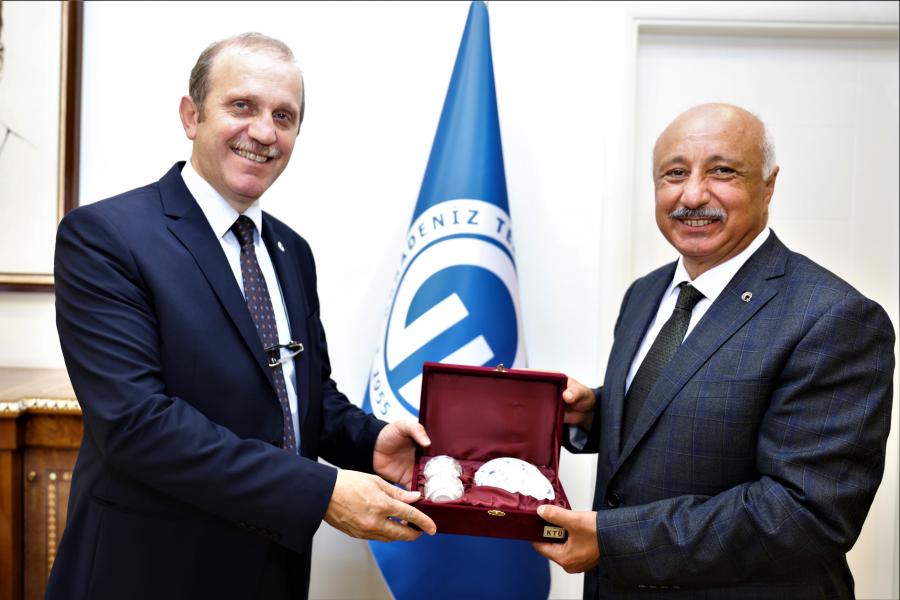 Batman Üniversitesi Rektörü Prof. Dr. Aydın DURMUŞ