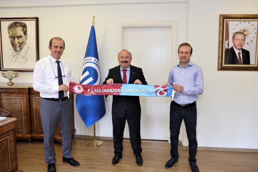 Paris Trabzonlular Derneği Başkanı Bülent CUMHUR ve KTÜ Trabzon MYO Öğretim Elemanı Öğr. Gör. Dr. Ercüment YILMAZ
