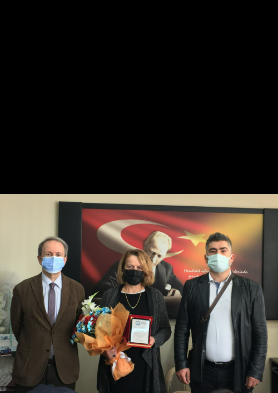 Emekli Personelimize Teşekkür Plaketi