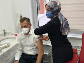Başhekimimiz Sayın Prof. Dr. Celal TEKİNBAŞa Covid-19 aşısı vuruldu