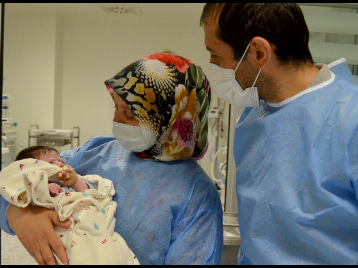 Erzurumlu Yeşilyurt Ailesine KTÜ Farabi Hastanesi'nden Güzel Bir Bayram Hediyesi