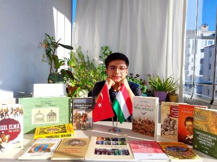 Fakültemiz 1 Sınıf Öğrencisi Yiğit Eren Kavun Bursiyer Kontejanına Girerek Balassi Yaz Üniversitesi'ne Girmeye Hak Kazanmıştır